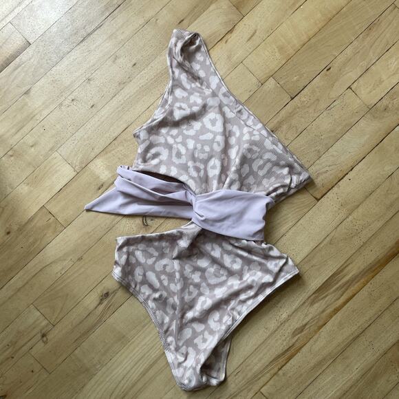 Pink Lily Boutique One Piece Womens Swim Suit leopard One Shoulder Tie‎ Sz Small - Picture 8 of 10